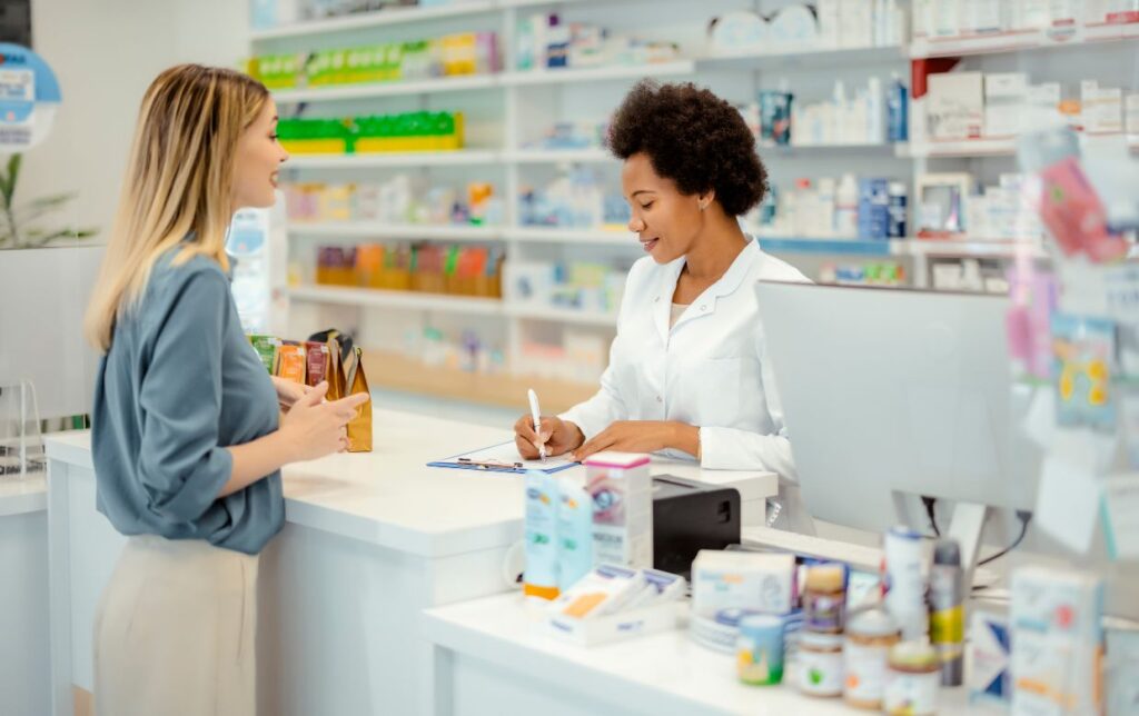 cliente et pharmacienne